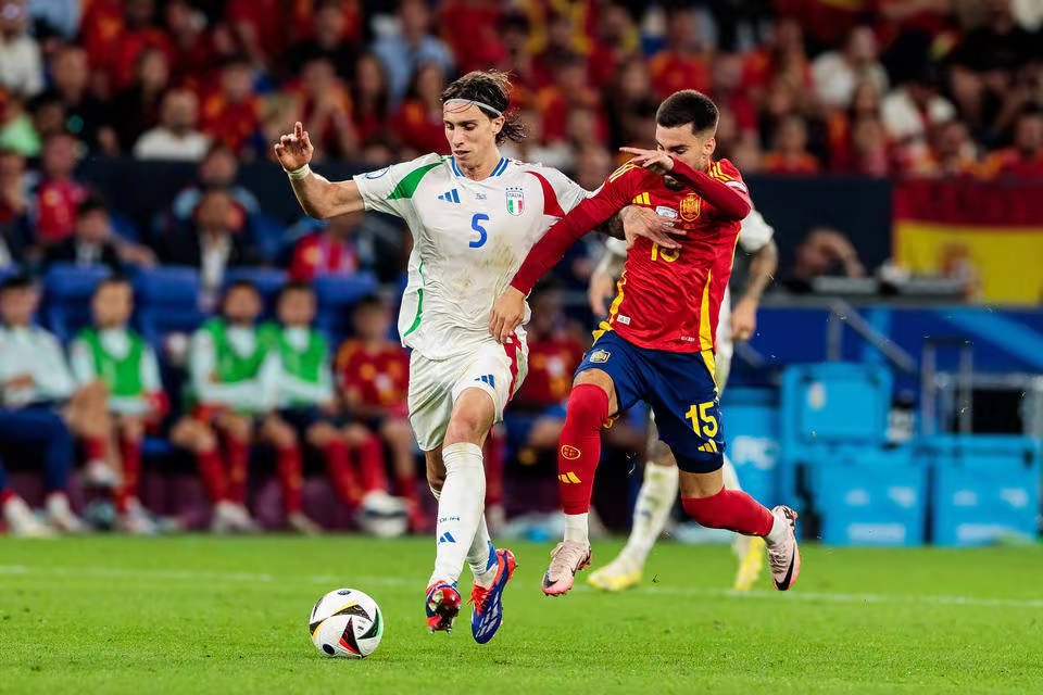 九游娱乐网站-欧洲预选赛：决胜之战，说翻就翻