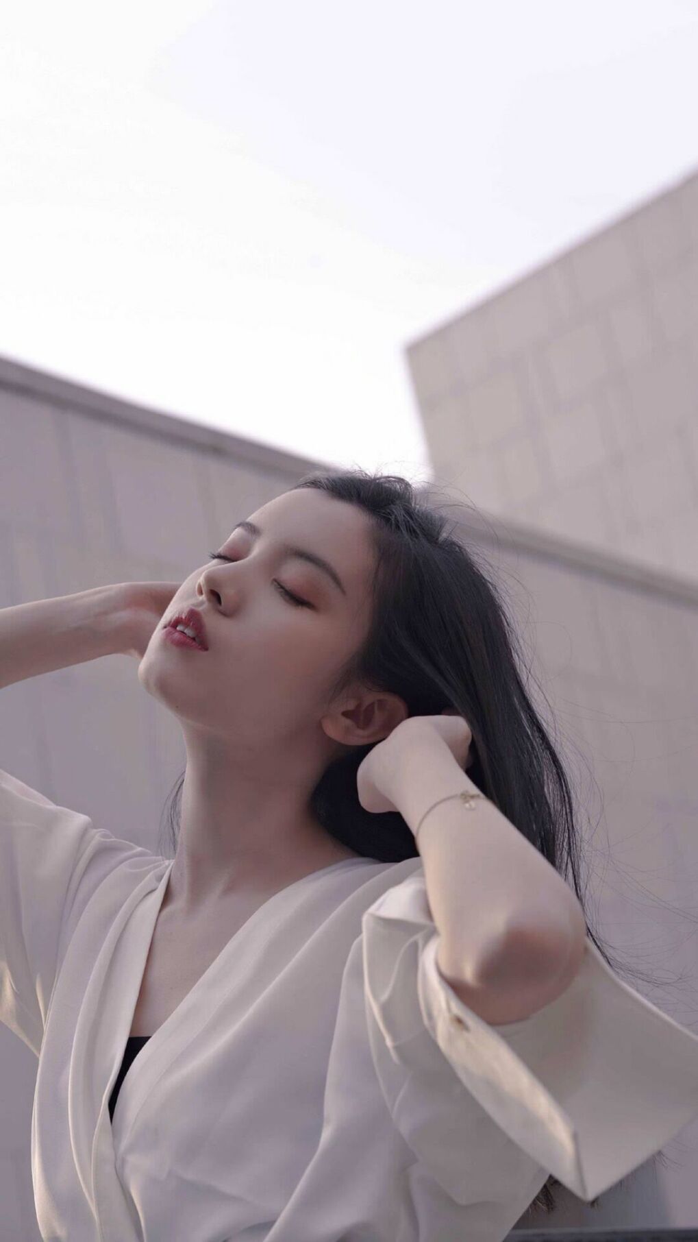 九游体育直播-意甲焦点战之夜，坎特连续得分拉开差距，蓝黑军团展露冠军相